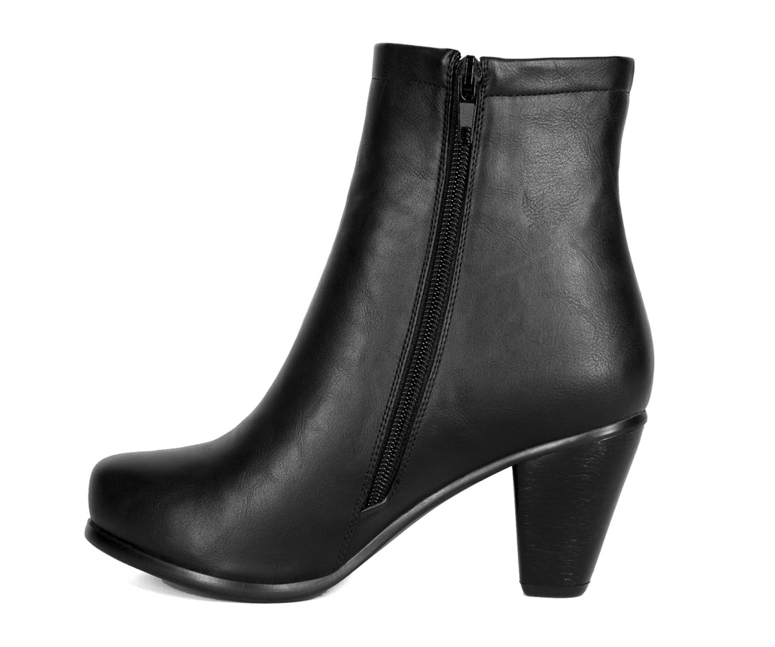 More Light Black Chunky Heel Boots – Llynda More Boots